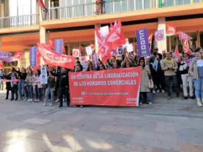 Las trabajadoras del comercio piden al alcade de Córdoba que reclame a la Junta que de marcha atrás en la ampliación de la ZGAT