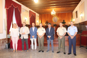 El Subdelegado de Defensa visita la Sala de Marinos Ilustres y la exposición de Modelismo Naval en el Museo Histórico Local