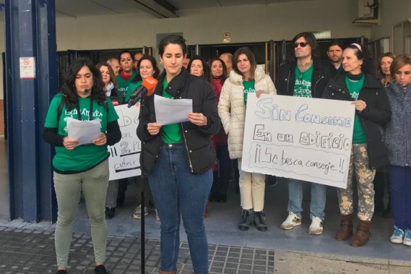 CCOO apoya las concentraciones en once centros escolares de Córdoba, Granada y Málaga por la falta de personal