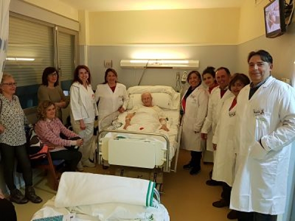El Hospital de Montilla y la asociación Aperfosa firman un convenio de colaboración para facilitar el acompañamiento de pacientes ingresados